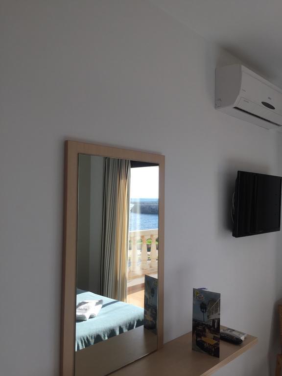 Hostal Sa Prensa Ciutadella  Rum bild